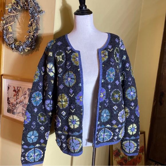 A GIANNETTI Size Large Zip Front Sweater Flowers Hand-Knit Shetland Wool Cozy - Picture 3 of 16